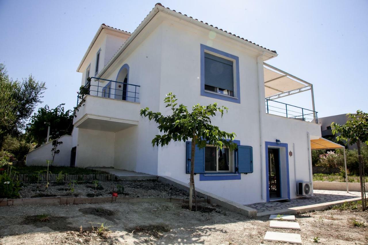 Romanos Xi Apartament *